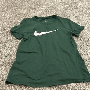 Green nike tee
